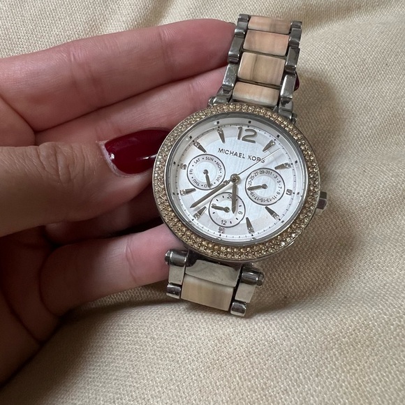 Michael Kors White Bone Silver Watch - Picture 4 of 5